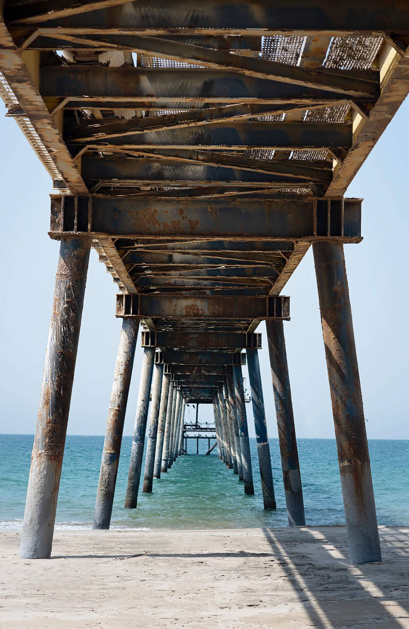 Muelle y agua turquesa